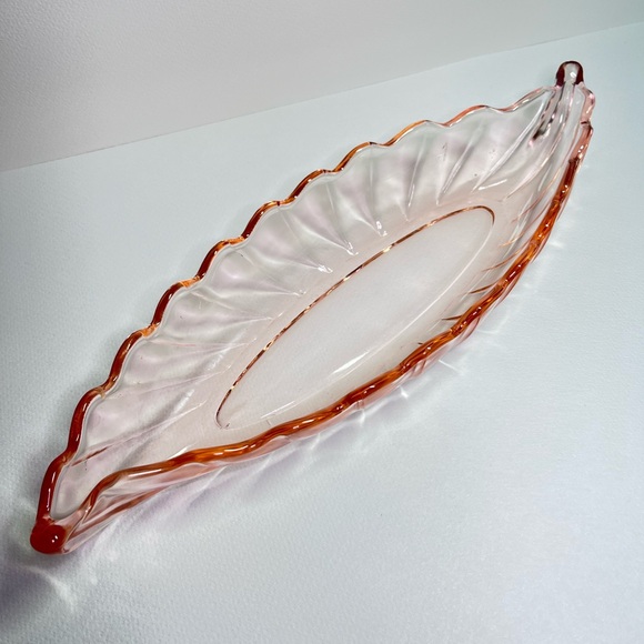 Heisey No. 1252 “Twist” Celery Tray – Flamingo Pink Glass – 1926–1937 - Picture 1 of 14